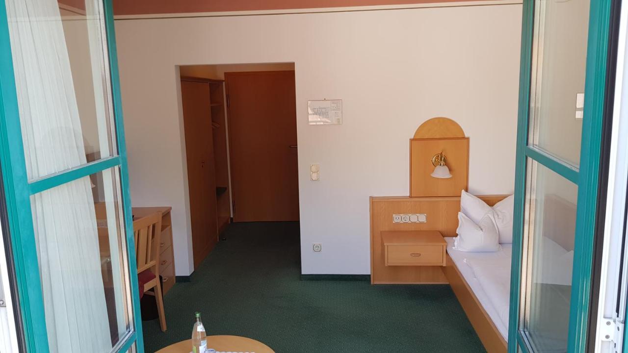 Hotel Gasthof Specht アイヒャッハ エクステリア 写真